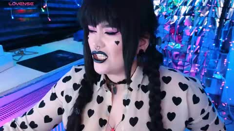 Laura  online show from 02.23.25