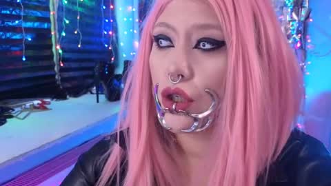 Laura  online show from 03.02.25