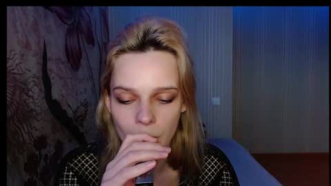 Snapshot of wicky_hey chatting on 09.23.25 Victoria online show from 09.23.25