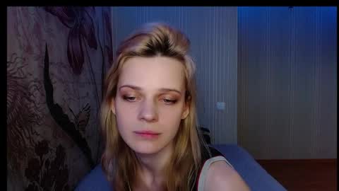 Snapshot of wicky_hey chatting on 09.26.25 Victoria online show from 09.26.25