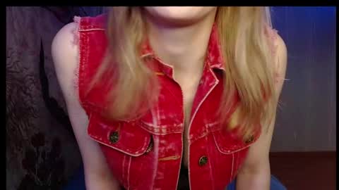 Snapshot of wicky_hey chatting on 11.23.25 Victoria online show from 11.23.25