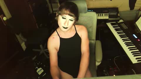 Snapshot of wienerlady chatting on 12.14.25 Countess of Hotdogs online show from 12.14.25