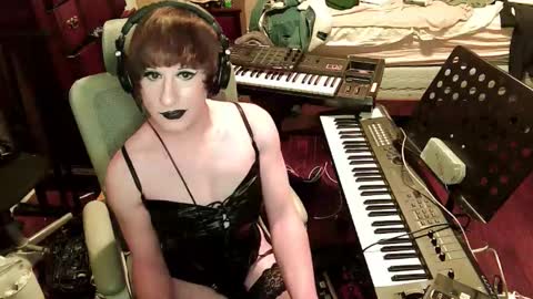 Snapshot of wienerlady chatting on 01.12.26 Countess of Hotdogs online show from 01.12.26