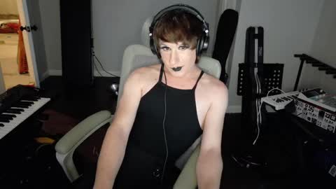 Snapshot of wienerlady chatting on 06.07.26 Countess of Hotdogs online show from 06.07.26