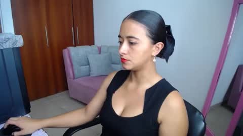 Ilauren online show from 01.27.25