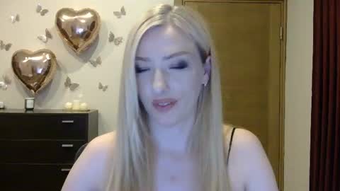 Snapshot of wild_silk_desire chatting on 06.22.26 Alina online show from 06.22.26