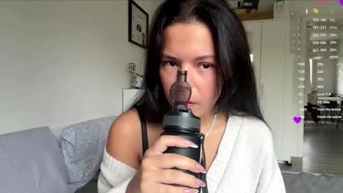 Snapshot of wildahankin chatting on 11.28.25 Mia online show from 11.28.25