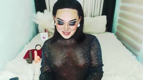 Snapshot of wildhotivana chatting on 09.23.25 ivana online show from 09.23.25