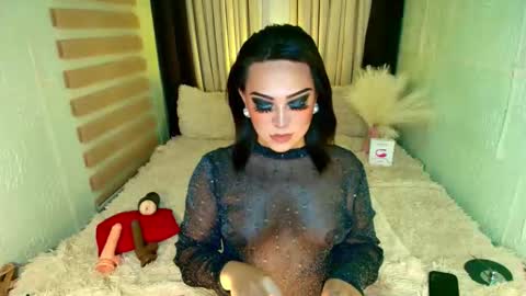 Snapshot of wildhotivana chatting on 09.24.25 ivana online show from 09.24.25