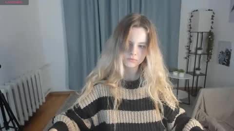 Snapshot of wildopal chatting on 11.23.25 Mila 3 online show from 11.23.25