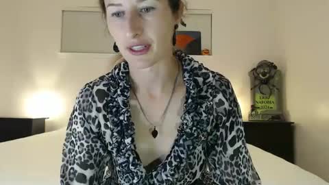 WildRose L - check my Pinned tweet if you dont see me online within 5 minutes after Ive sent email notifications online show from 10.09.25