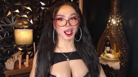 Snapshot of wildroxie chatting on 02.05.25 ROXIE online show from 02.05.25