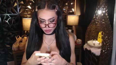 Snapshot of wildroxie chatting on 02.22.25 ROXIE online show from 02.22.25