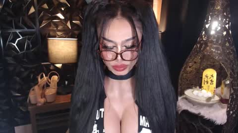 Snapshot of wildroxie chatting on 03.04.25 ROXIE online show from 03.04.25