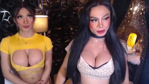 Snapshot of wildroxie chatting on 03.11.25 ROXIE online show from 03.11.25