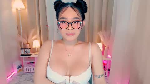 Snapshot of wildsassy0719 chatting on 10.12.25 shea online show from 10.12.25