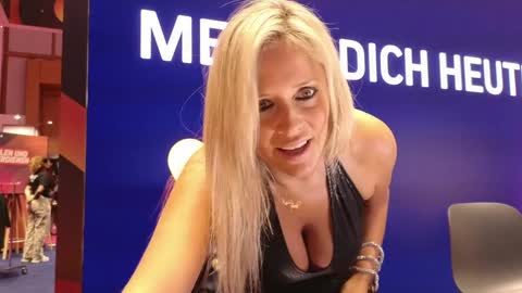 Lili online show from 09.27.25