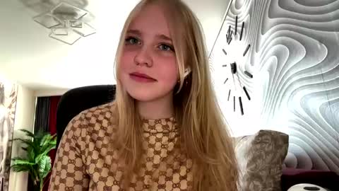 Snapshot of wilhelminafraker chatting on 05.21.26 Anny online show from 05.21.26
