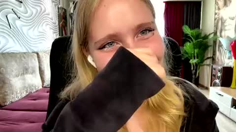 Snapshot of wilhelminafraker chatting on 06.11.26 Anny online show from 06.11.26