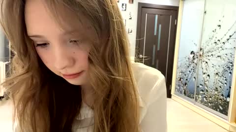 Snapshot of willenasow chatting on 03.08.26 Olivia online show from 03.08.26