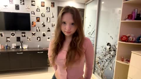 Snapshot of willenasow chatting on 04.02.26 Olivia online show from 04.02.26