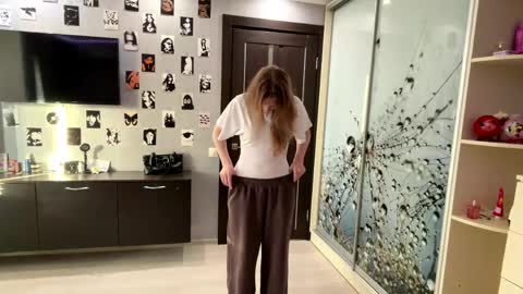 Snapshot of willenasow chatting on 04.06.26 Olivia online show from 04.06.26