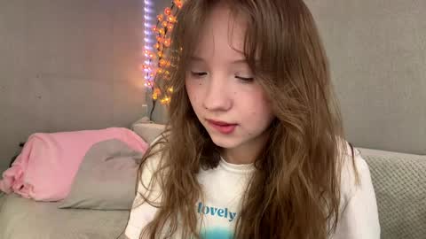 Snapshot of willenasow chatting on 04.10.26 Olivia online show from 04.10.26