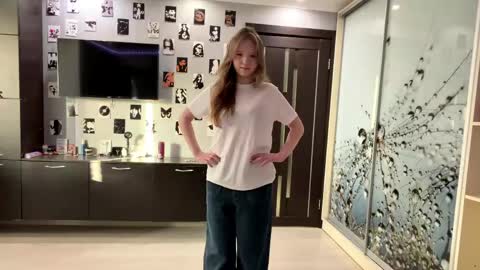 Snapshot of willenasow chatting on 04.15.26 Olivia online show from 04.15.26