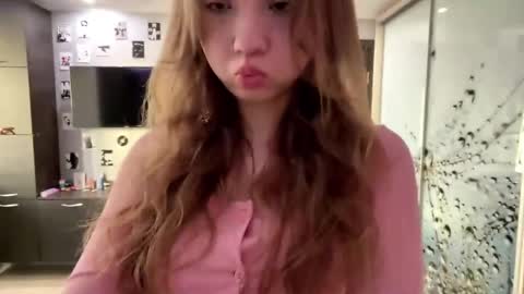 Snapshot of willenasow chatting on 04.16.26 Olivia online show from 04.16.26