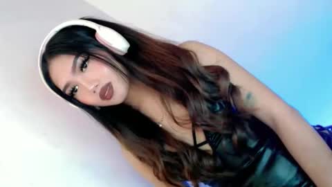 LE XI online show from 12.04.25