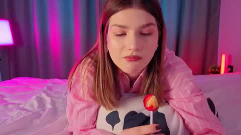 Vicki3 online show from 02.16.26