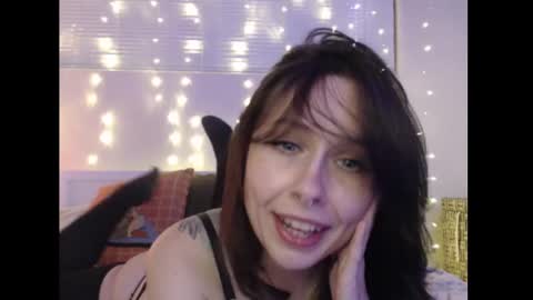 Snapshot of wingardiumleveveosa chatting on 02.10.25 Eevie online show from 02.10.25