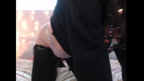 Snapshot of wingardiumleveveosa chatting on 03.09.25 Eevie online show from 03.09.25