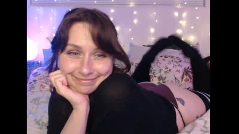 Eevie online show from 12.21.25