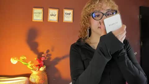 Wini Fer online show from 11.19.25