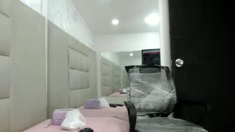 WinnyBarness online show from 11.15.25