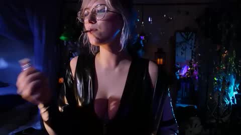 Snapshot of witch_fiona chatting on 12.19.25 Goddess of two strapons - Mr. long Don Mr. Pinky online show from 12.19.25