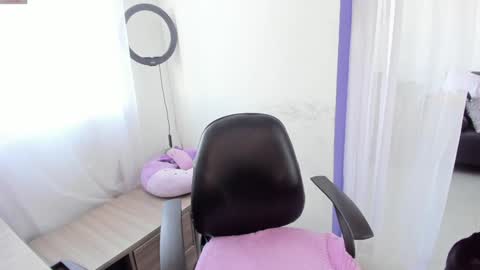     Luna Violeta  A r t i s t  online show from 01.29.25