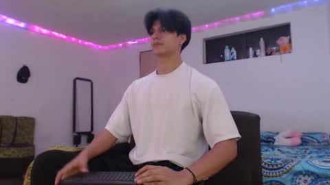 Snapshot of with_ken chatting on 10.01.25 Ken online show from 10.01.25