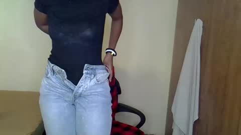 Snapshot of wizzia_khalifa chatting on 01.10.25 girlie o online show from 01.10.25