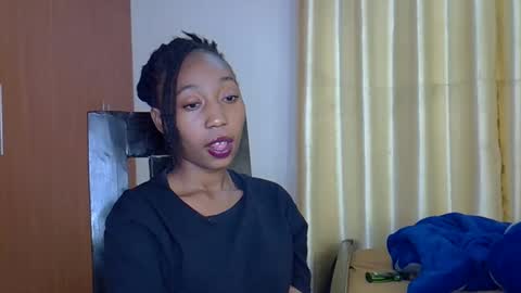 Snapshot of wizzia_khalifa chatting on 02.06.25 girlie o online show from 02.06.25