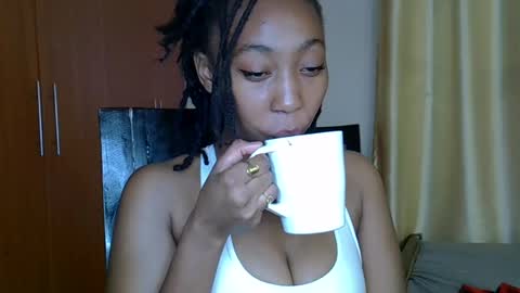 Snapshot of wizzia_khalifa chatting on 02.18.25 girlie o online show from 02.18.25