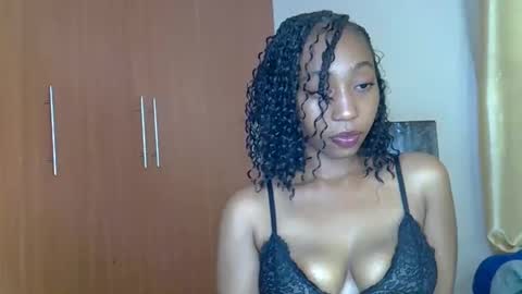 Snapshot of wizzia_khalifa chatting on 02.20.25 girlie o online show from 02.20.25