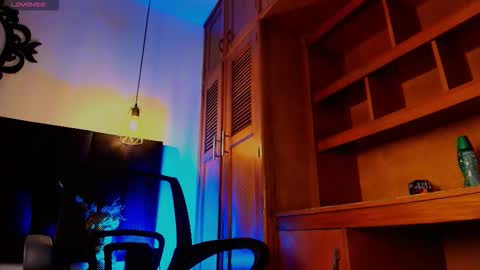  W O L F  online show from 11.04.25