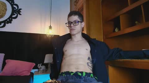  W O L F  online show from 04.10.26