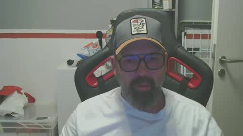 Snapshot of womenizzeer chatting on 12.06.24 Adam online show from 12.06.24