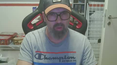 Snapshot of womenizzeer chatting on 12.11.24 Adam online show from 12.11.24