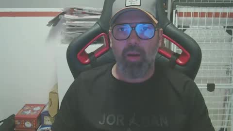 Snapshot of womenizzeer chatting on 02.07.25 Adam online show from 02.07.25