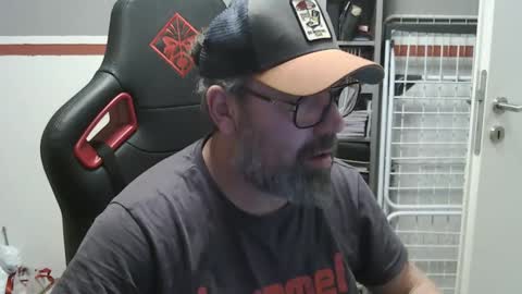 Snapshot of womenizzeer chatting on 02.21.25 Adam online show from 02.21.25