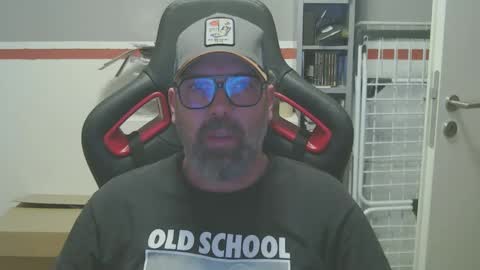 Snapshot of womenizzeer chatting on 03.12.25 Adam online show from 03.12.25